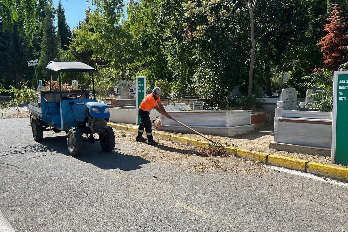 Gebze&rsquo;de mezarlıklara titiz bakım