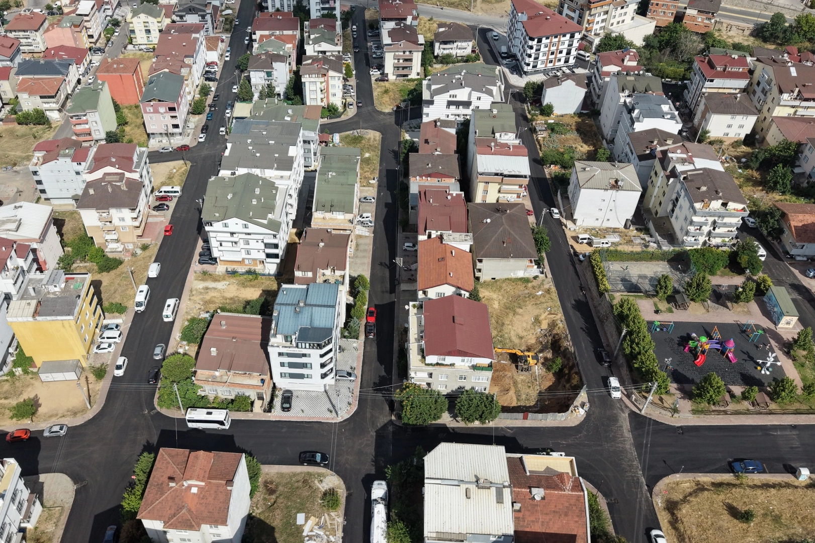 &Ccedil;ayırova &Ouml;zg&uuml;rl&uuml;k Mahallesi&rsquo;ne 4 bin ton asfalt