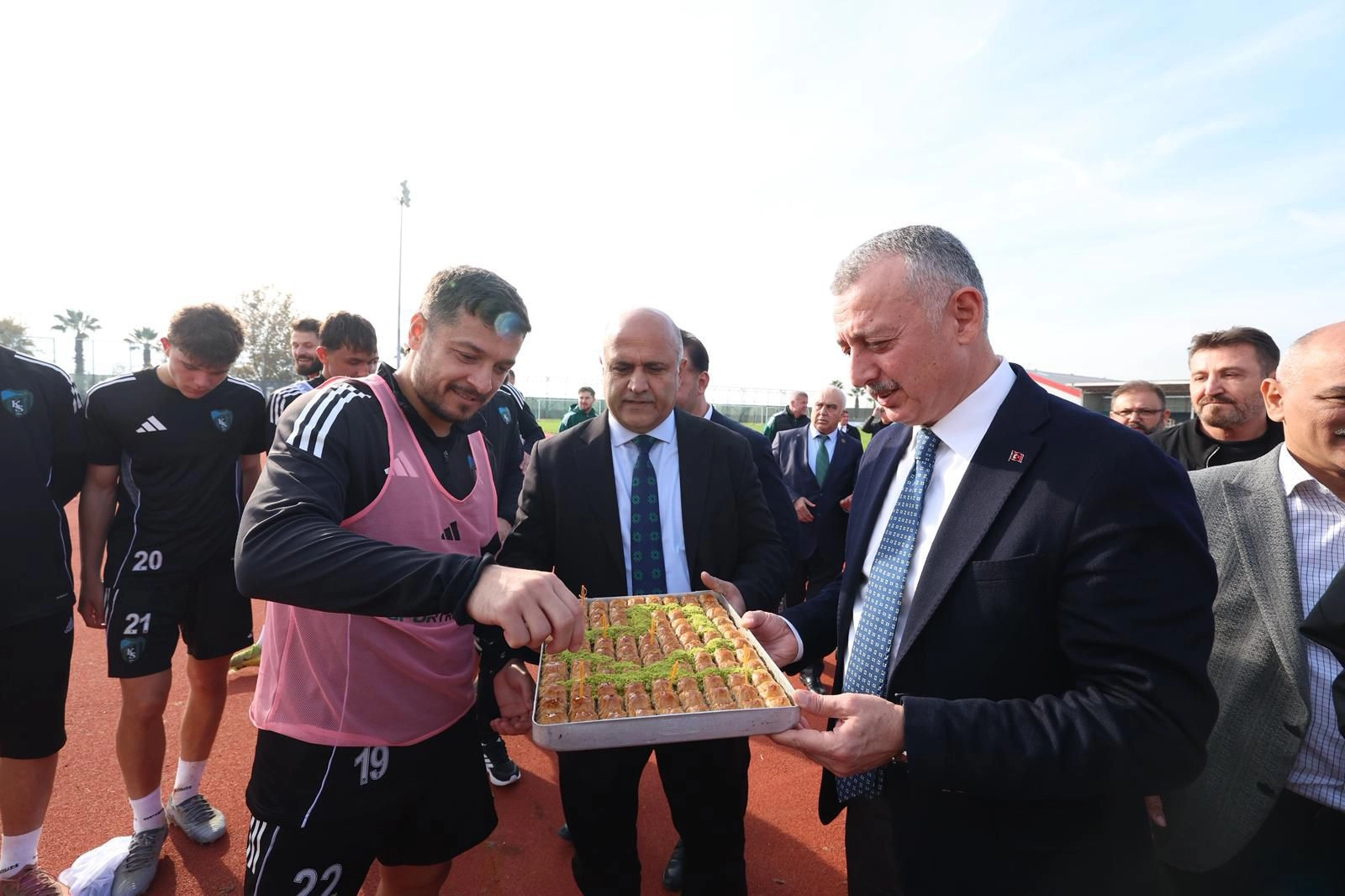 Kocaelispor&rsquo;a Başkan B&uuml;y&uuml;kakın'dan moral veren ziyaret