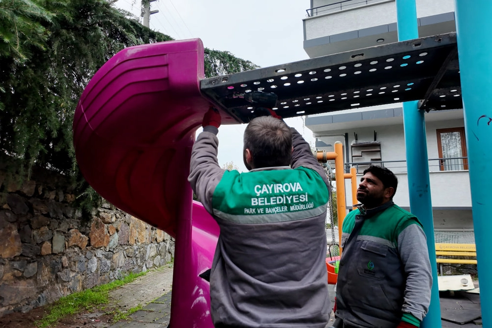 Kocaeli &Ccedil;ayırova&rsquo;da iki park daha yenileniyor