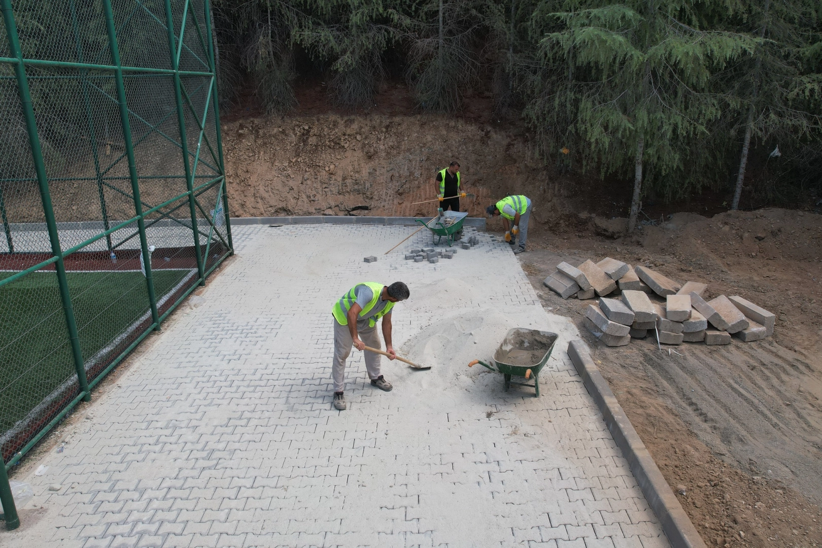 Kocaeli &Ccedil;ayırova'da &ccedil;evre d&uuml;zenleme &ccedil;alışmaları