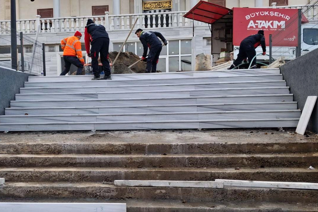 Kocaeli ibadethanelerine B&uuml;y&uuml;kşehir eli