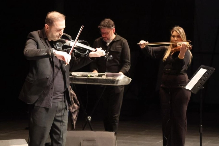 &Ccedil;ayırova&rsquo;da keman dinletisi kulakların pasını sildi