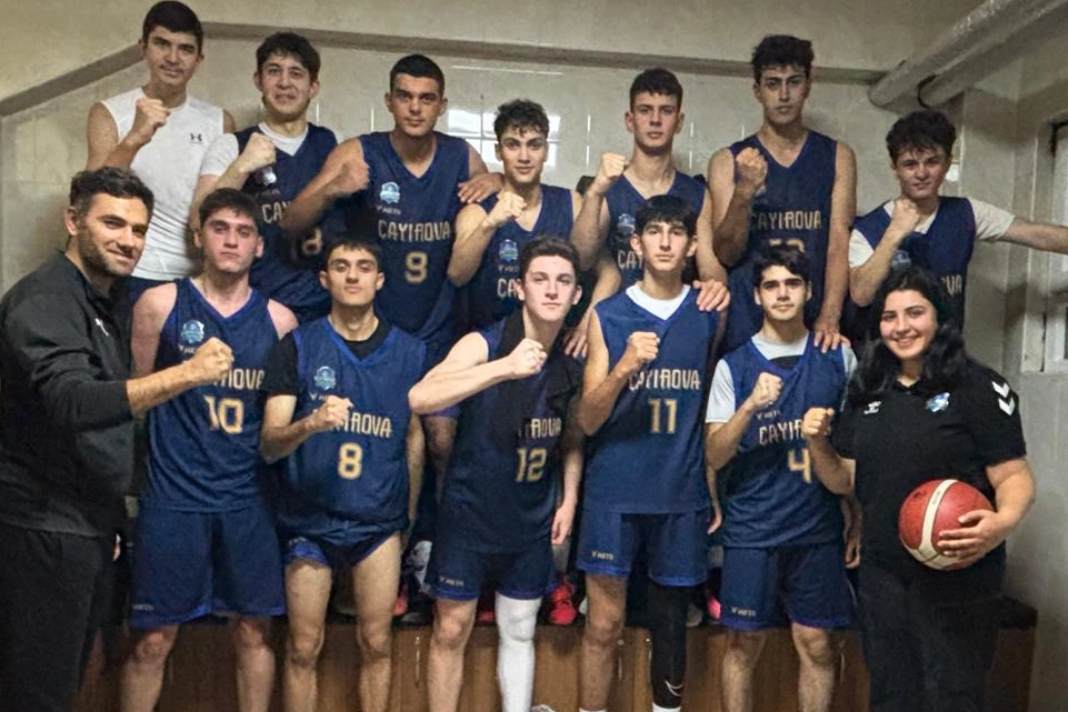 Kocaeli &Ccedil;ayırova&rsquo;nın gen&ccedil; basketbolcuları namağlup lider