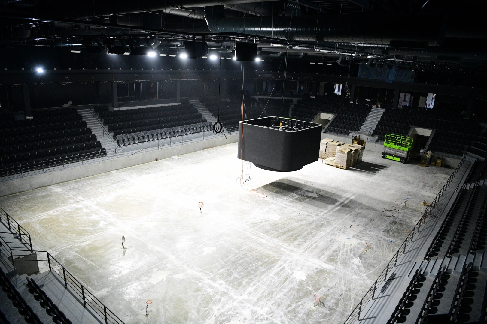 &Ccedil;ayırova&rsquo;nın yeni salonunda koltuk montajı tamam