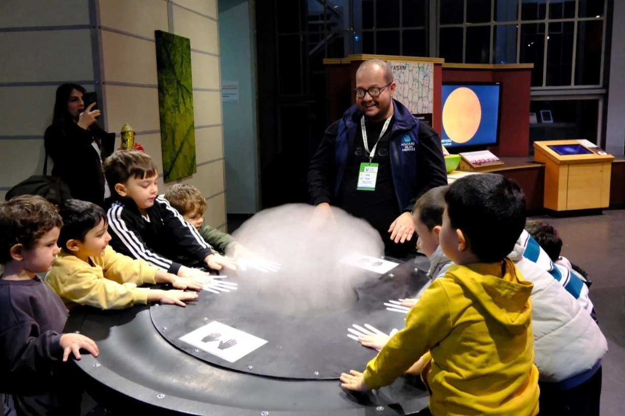 Kocaeli'de&nbsp;minik mucitler bilimle buluştu