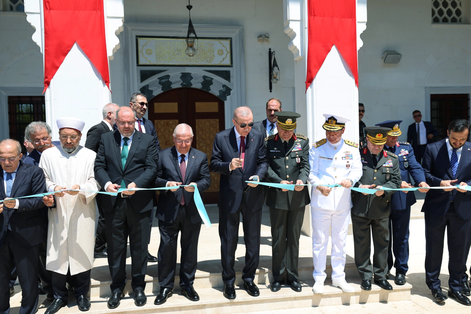 Cumhurbaşkanı Erdoğan, MS&Uuml;&rsquo;de 6 yeni caminin a&ccedil;ılışını yaptı