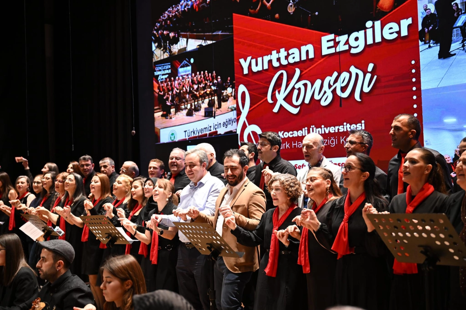 &lrm;Kocaeli &Uuml;niversitesi'nde Gen&ccedil;leşen T&uuml;rk&uuml;lerle yurttan ezgiler r&uuml;zgarı