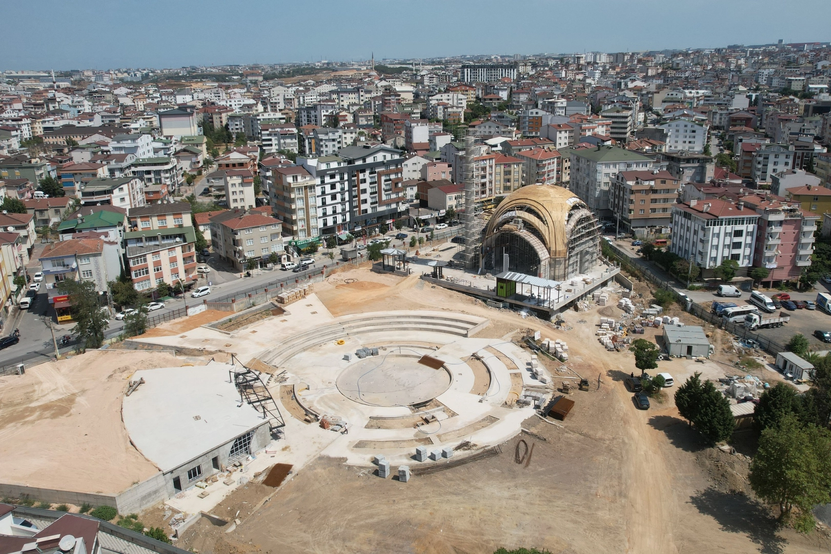 &Ccedil;ayırova Kent Meydanı'nda &ccedil;alışmalar tam gaz