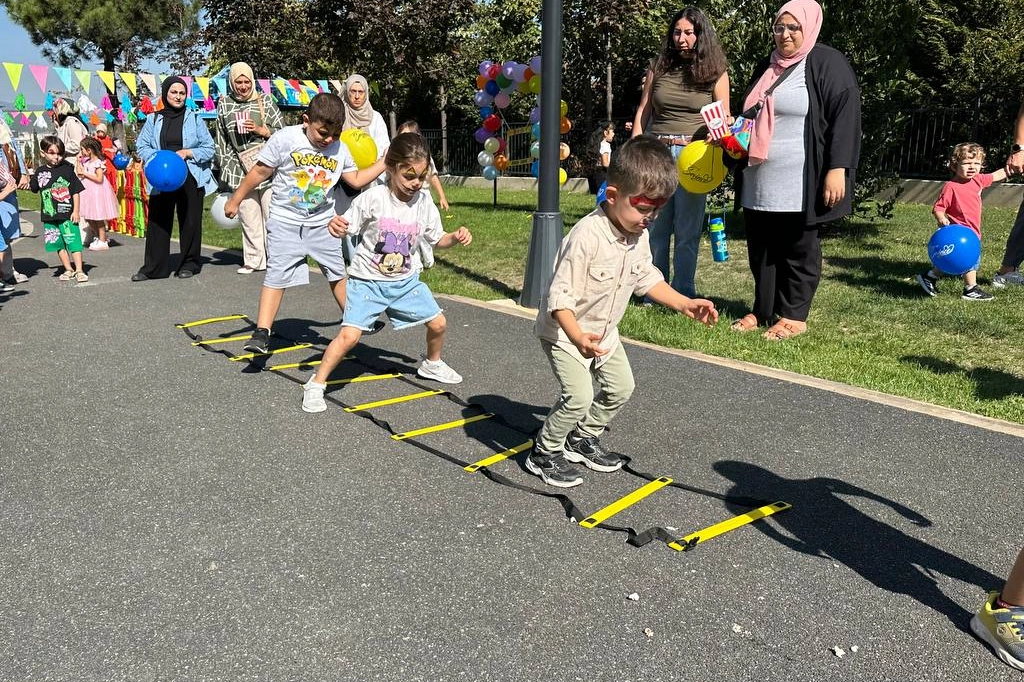 Kocaeli &Ccedil;ayırova&rsquo;da miniklerden &lsquo;Okula Merhaba&rsquo; coşkusu