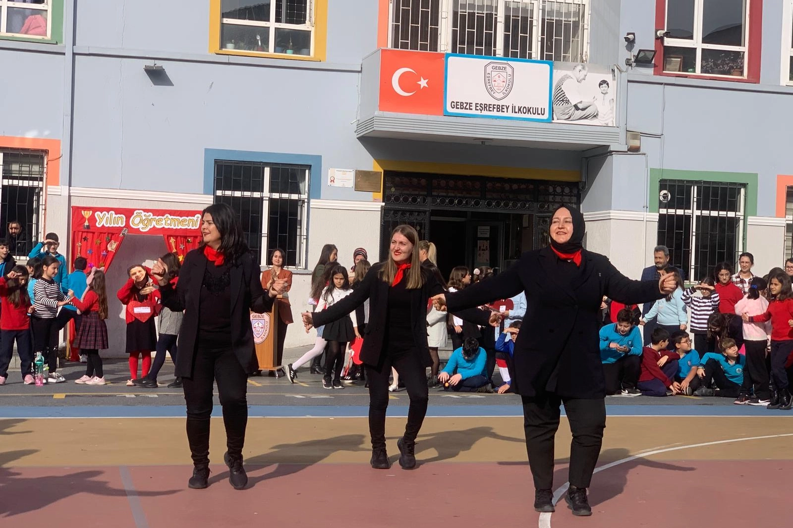  Gebze Eşrefbey İlkokulu'nda renkli kutlama