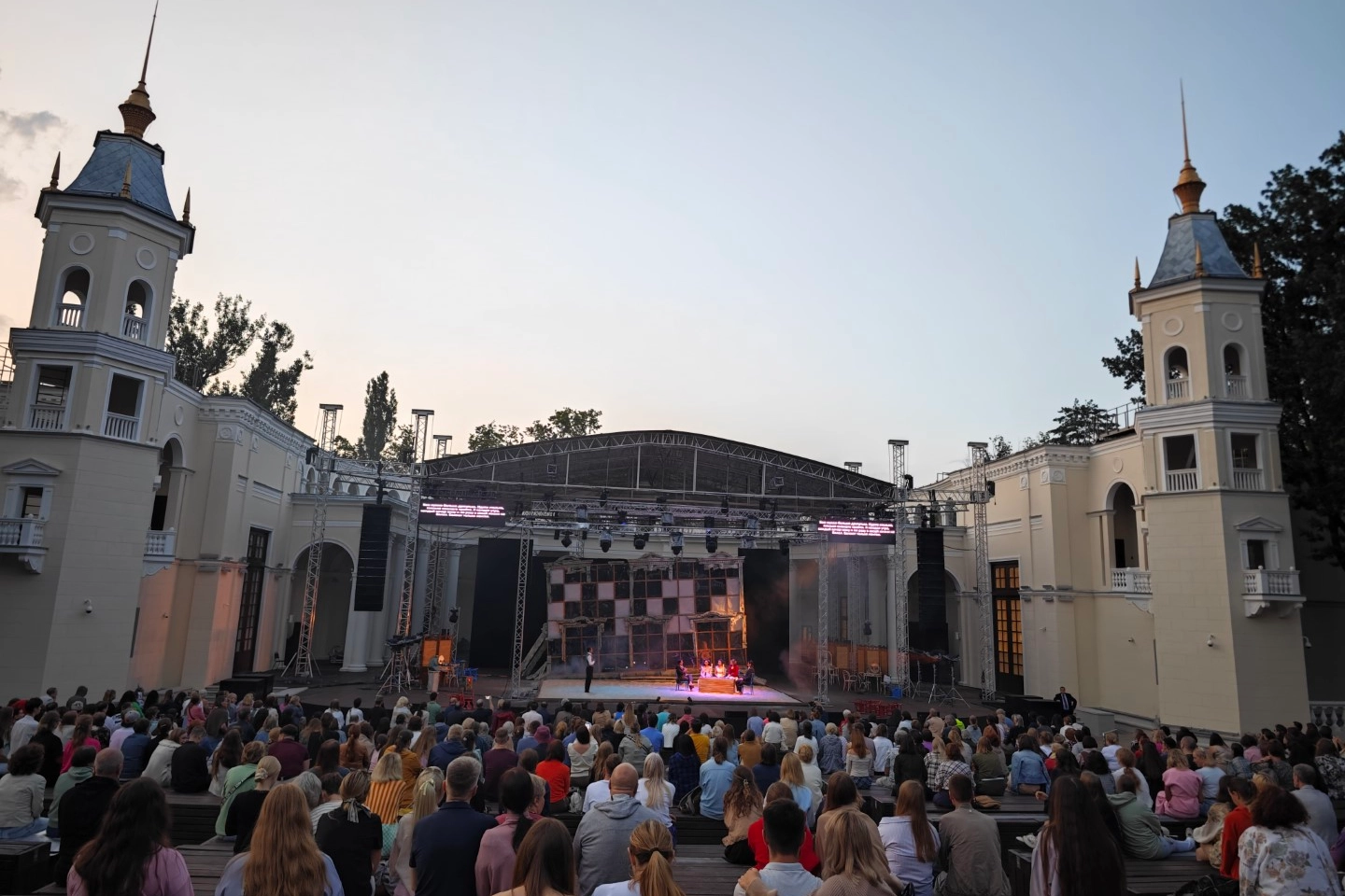 Kocaeli Şehir Tiyatroları d&uuml;nya sahnesinde