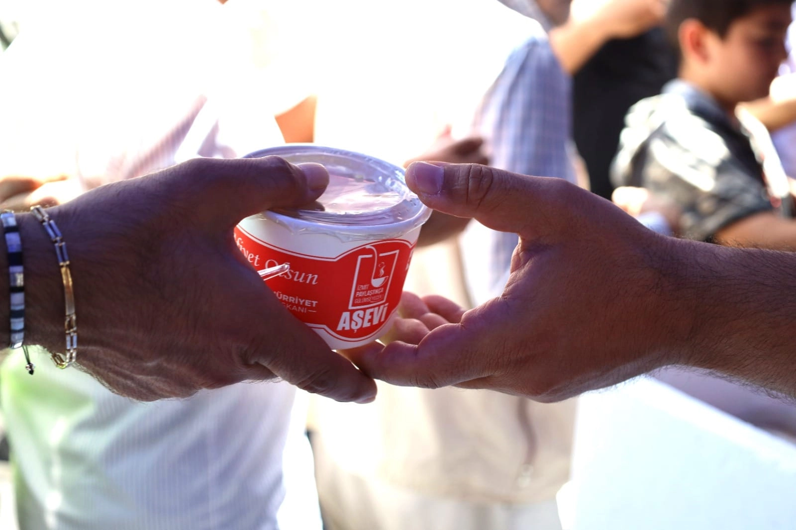 İzmit Belediyesi bug&uuml;n kandillik helva ikram edecek