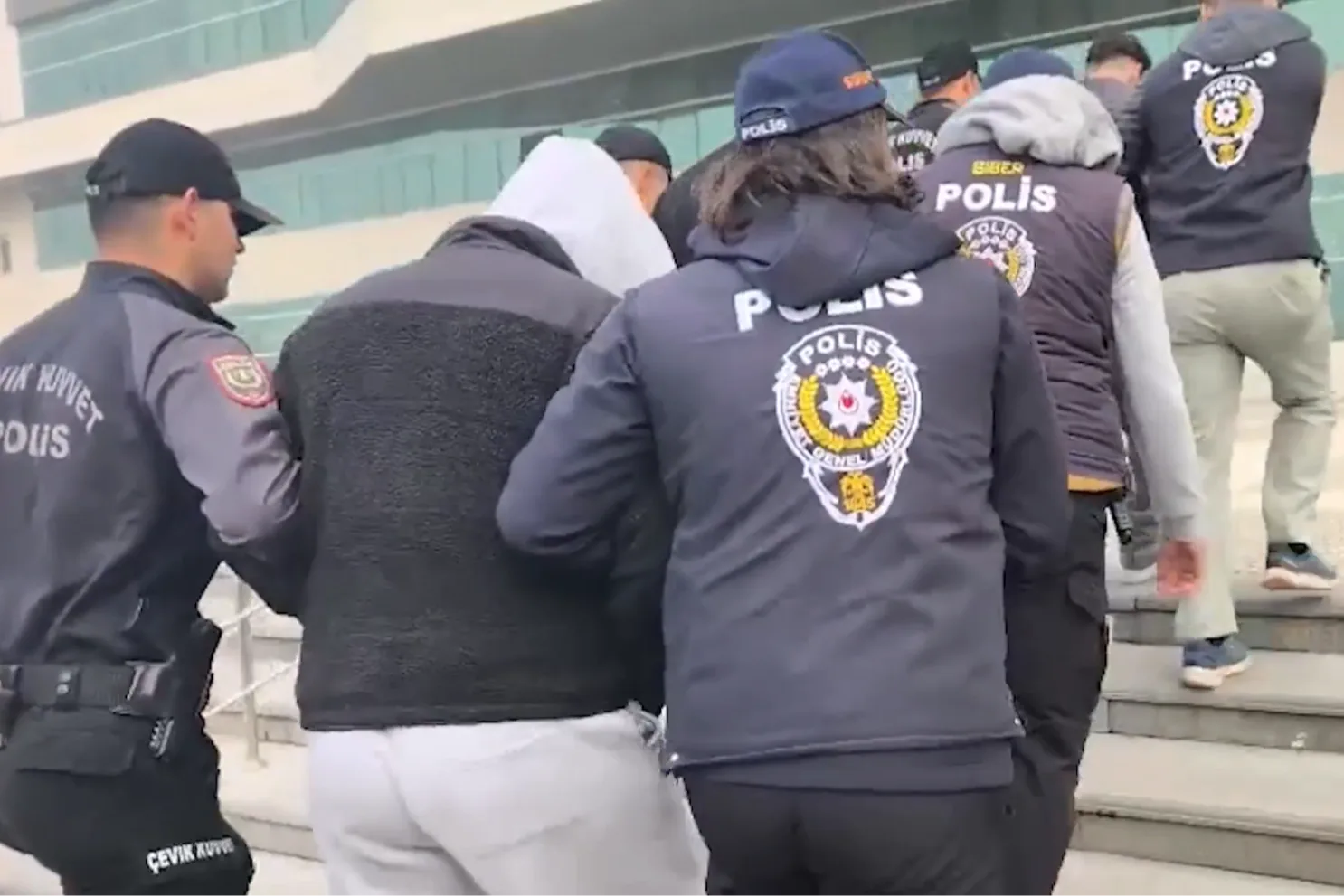 35 ilde 275 'siber' g&ouml;zaltı!