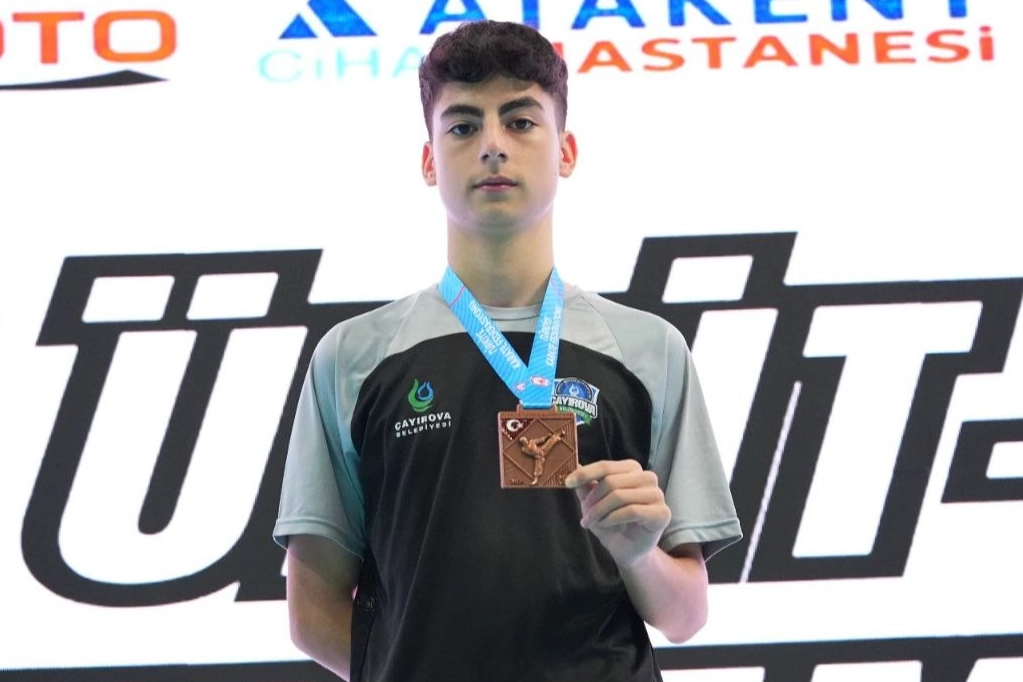 &Ccedil;ayırovalı iki karateciye milli davet