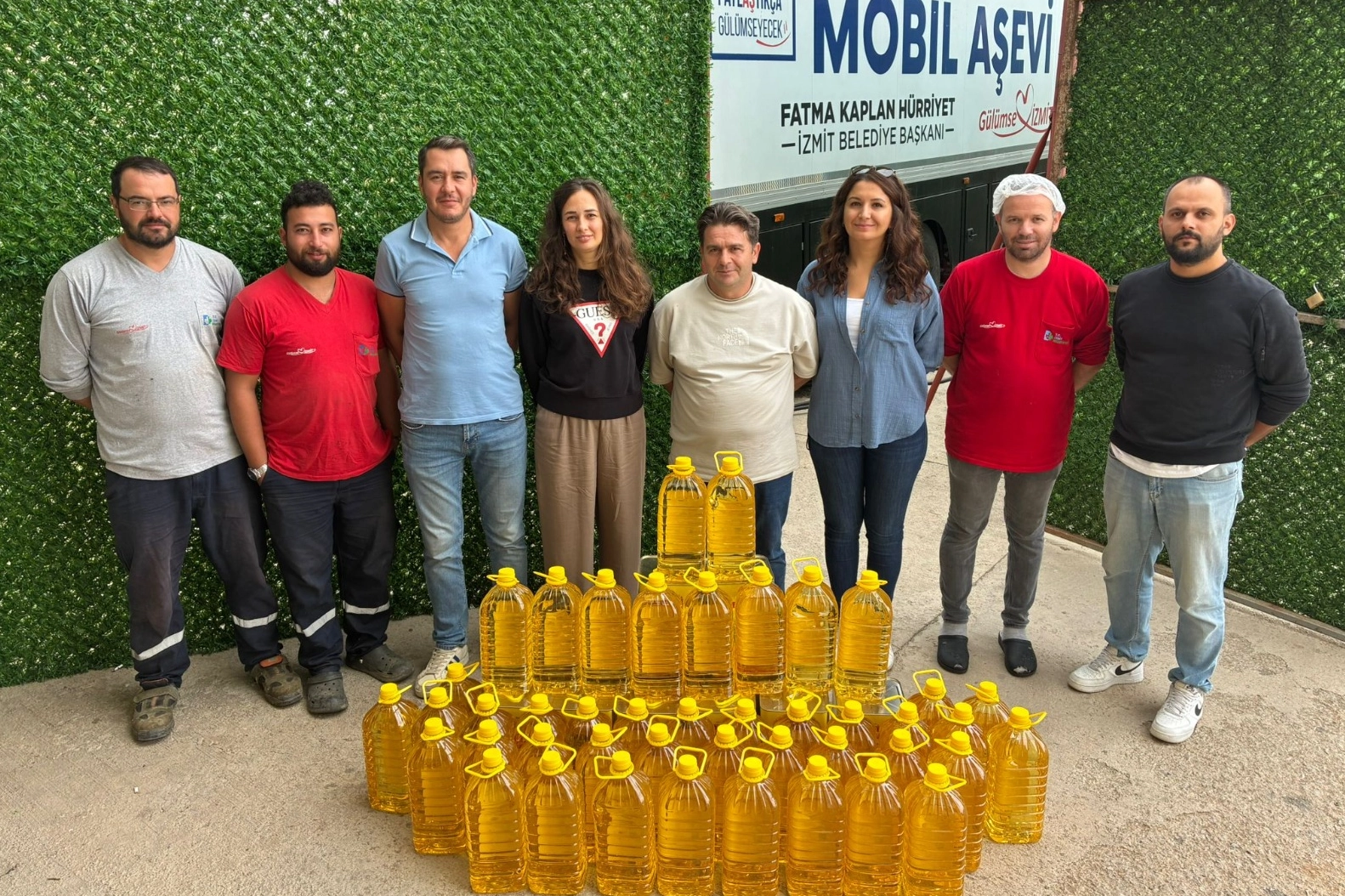 İzmit'te 335 litre yağ Aşevi&rsquo;ne teslim edildi