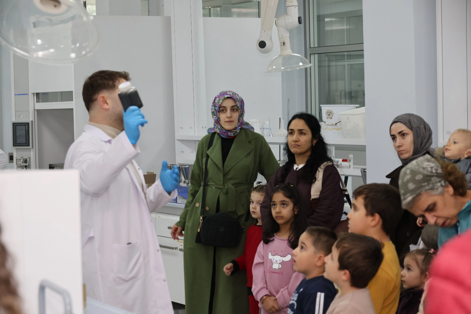 Kocaeli'de &ccedil;ocuklar i&ccedil;me suyunun yolculuğunu yerinde g&ouml;rd&uuml;