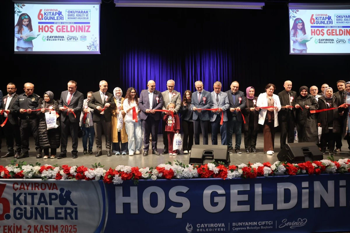 6. &Ccedil;ayırova Kitap G&uuml;nleri, kapılarını a&ccedil;tı 6. &Ccedil;ayırova Kitap G&uuml;nleri, kapılarını a&ccedil;tı