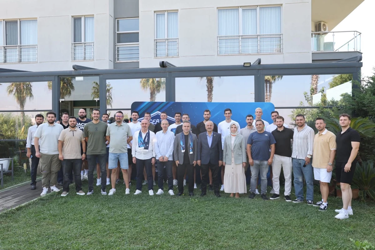 Başkan B&uuml;y&uuml;kg&ouml;z, Gebze Belediyesi Spor Kul&uuml;b&uuml;'yle Buluştu