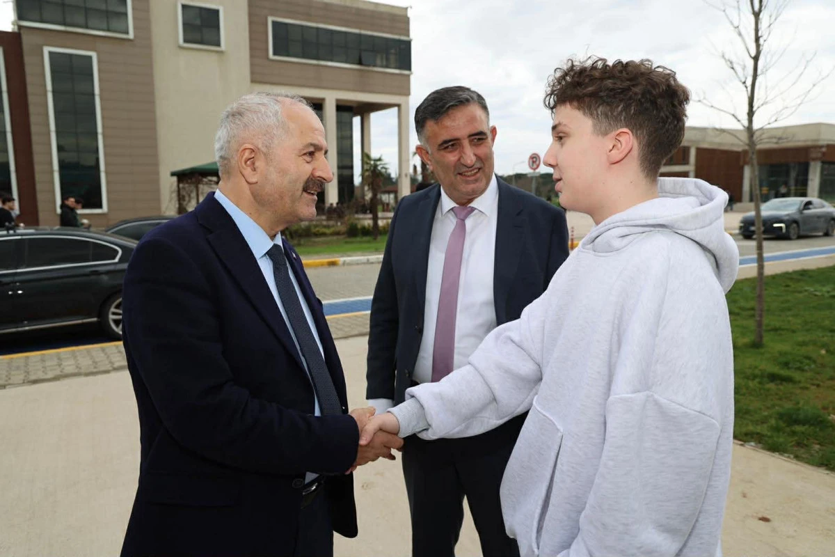 BAŞKAN B&Uuml;Y&Uuml;KG&Ouml;Z&rsquo;DEN G&Uuml;ZİDE KAMP&Uuml;S ZİYARETİ