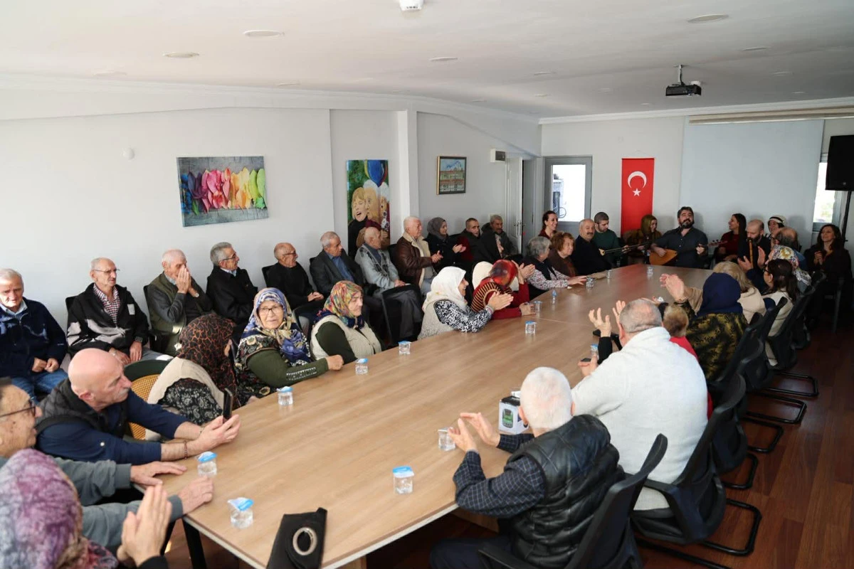 BAŞKAN B&Uuml;Y&Uuml;KG&Ouml;Z&rsquo;DEN HUZUREVİ SAKİNLERİNE MORAL ZİYARETİ