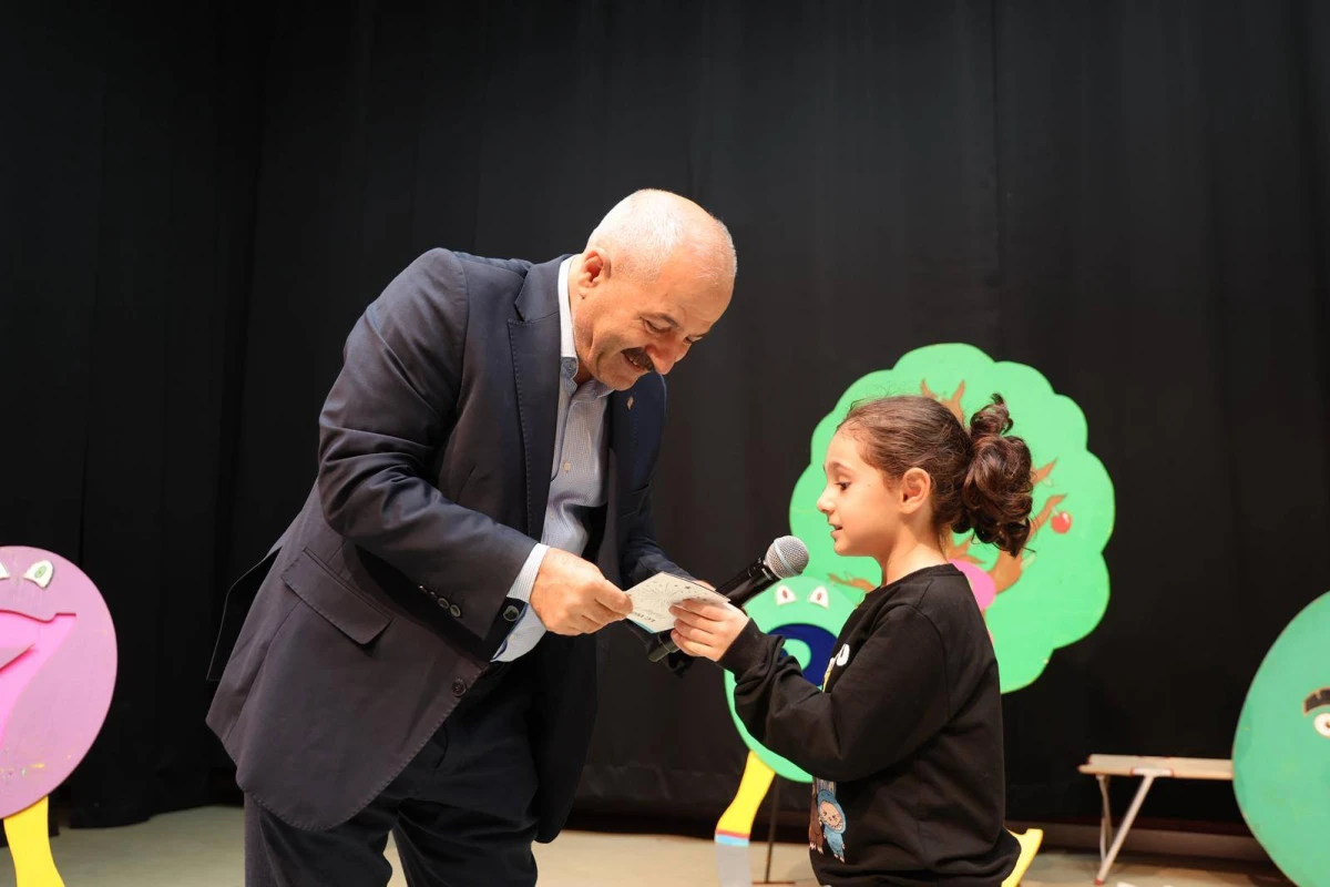 Başkan B&uuml;y&uuml;kg&ouml;z&rsquo;den Miniklere S&uuml;rpriz