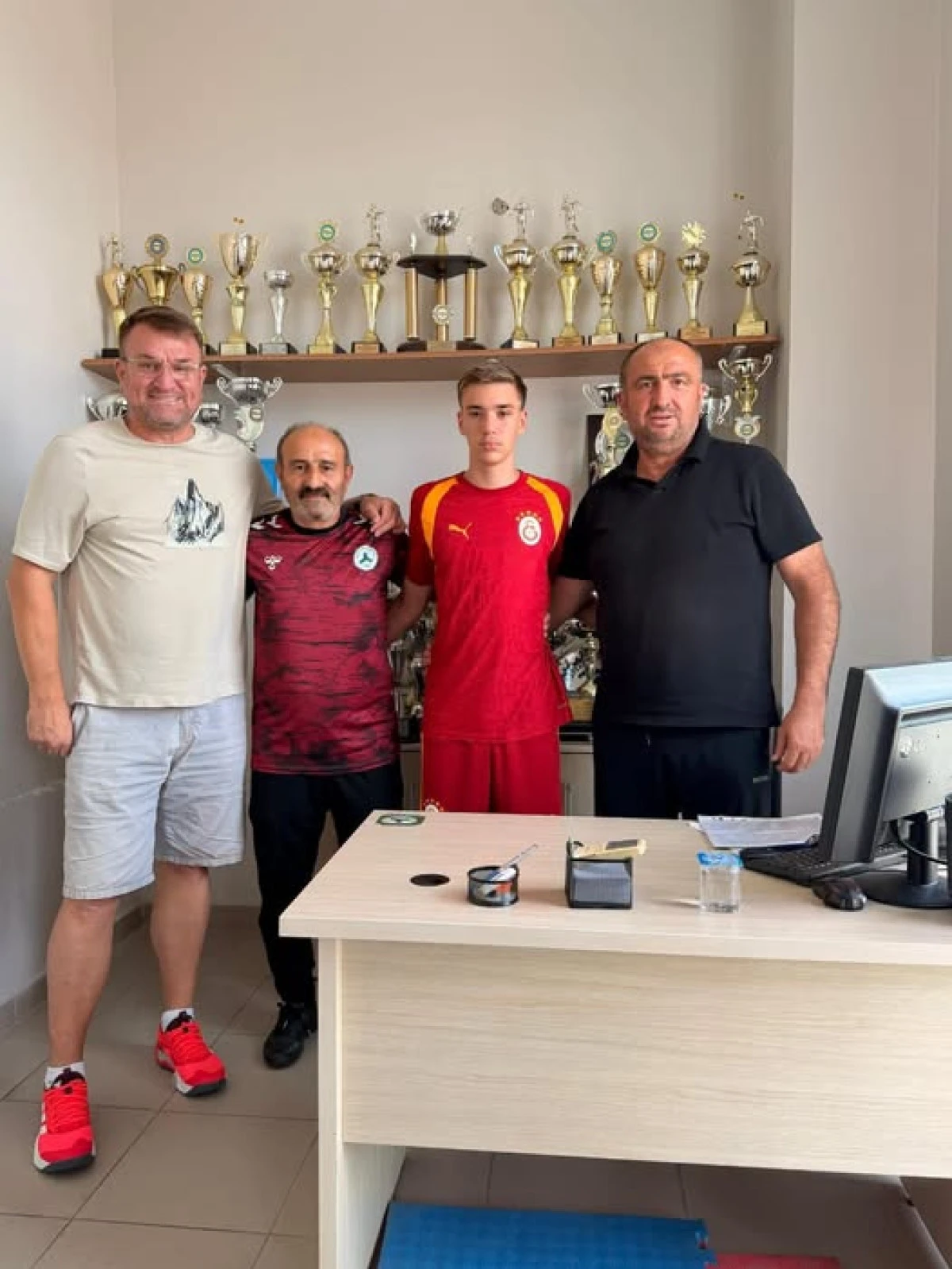 Beylikbağspor&rsquo;da B&uuml;y&uuml;k Gurur: Gen&ccedil; Yetenek Batuhan Beşiroğlu Galatasaray&rsquo;da!