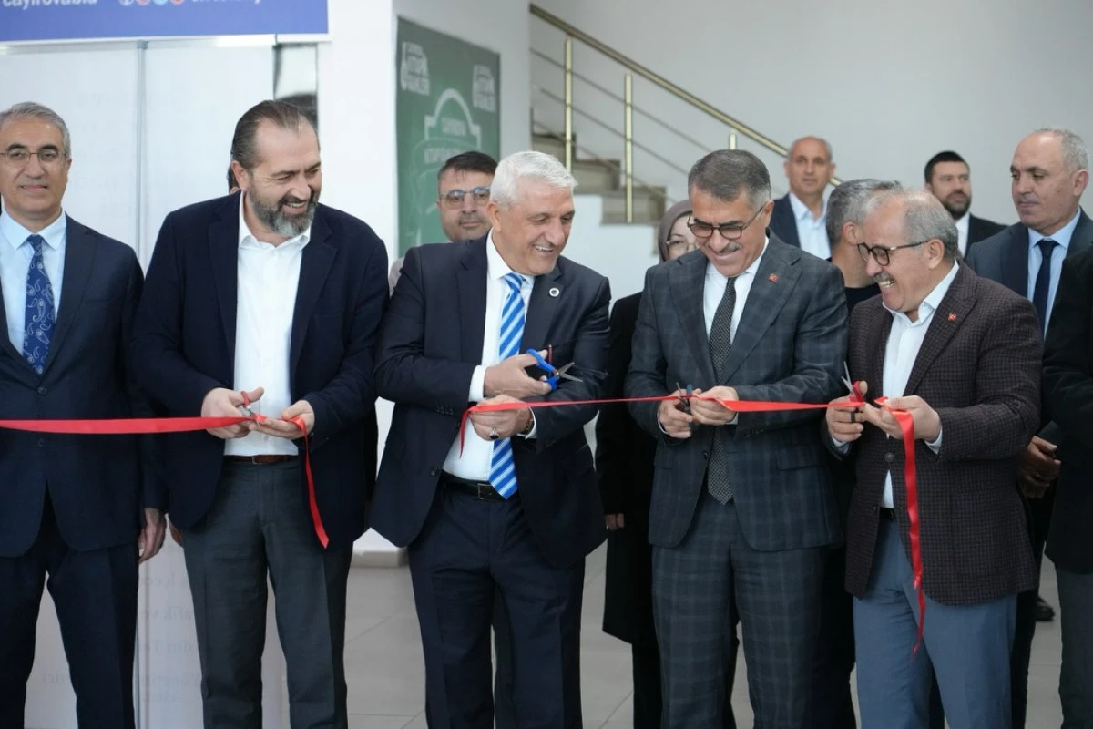 &Ccedil;ayırova&rsquo;da Geleceğin İmzası: Kariyer ve İstihdam Fuarı Kapılarını A&ccedil;tı!