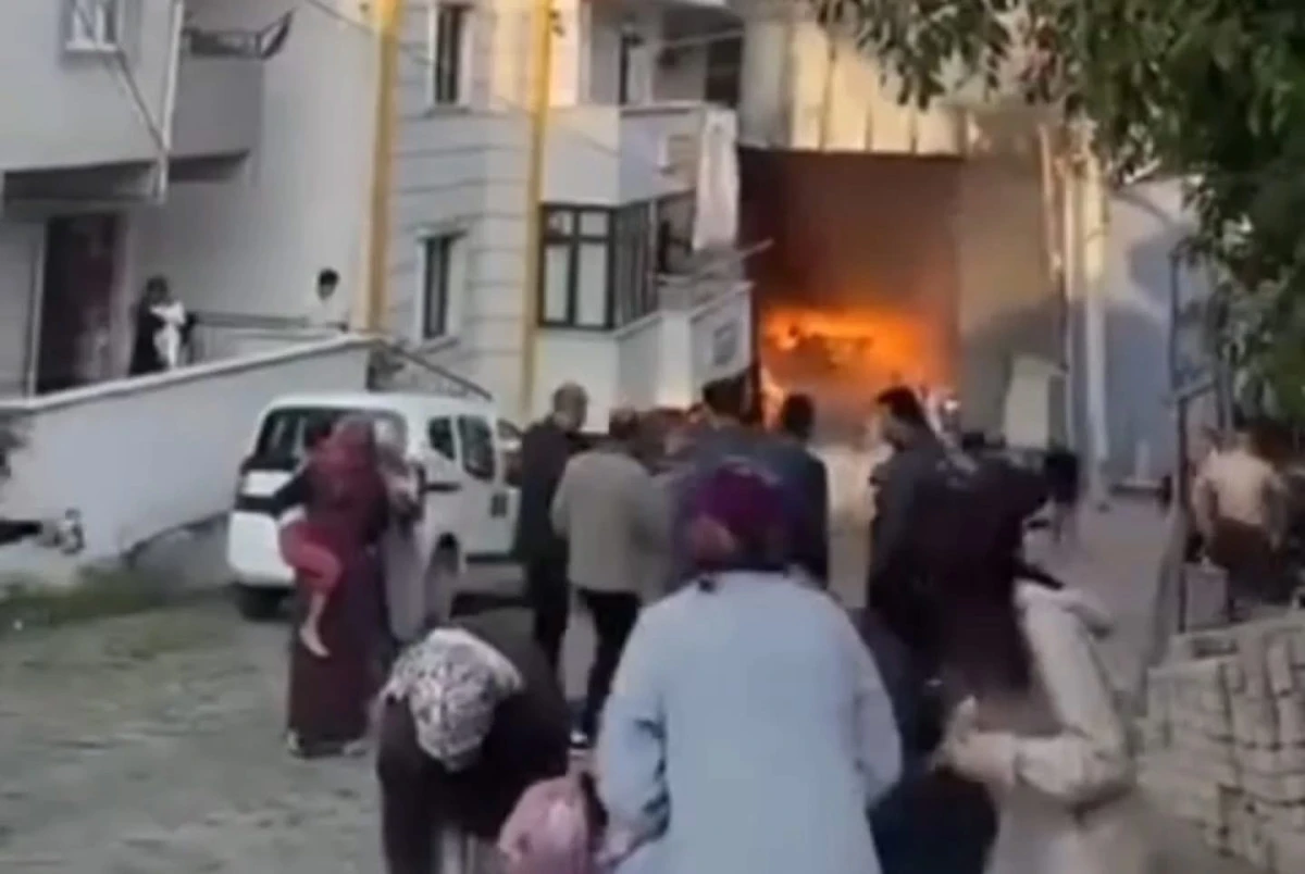 DİLOVASI YANGININDA BİR&Ccedil;OK B&Uuml;ROKRAT G&Ouml;REVDEN ALINDI