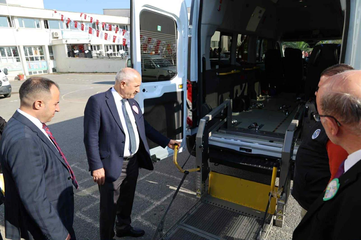 GEBZE BELEDİYESİ&rsquo;NDEN 3 ARALIK&rsquo;TA ANLAMLI HİZMET YENİ ENGELSİZ NAKİL ARACI HİZMETE ALINDI