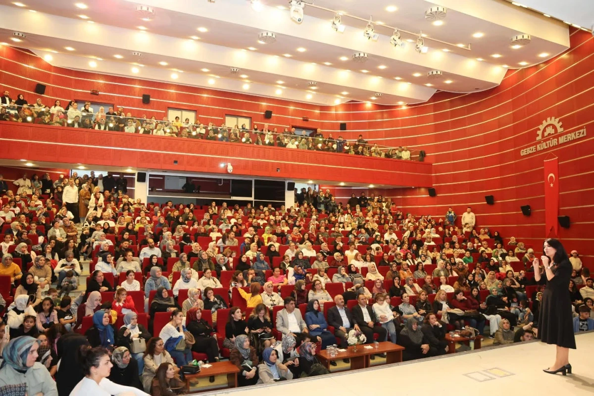Gebze Okur Projesinde Dilek Cesur S&ouml;yleşisi Yoğun İlgi G&ouml;rd&uuml;