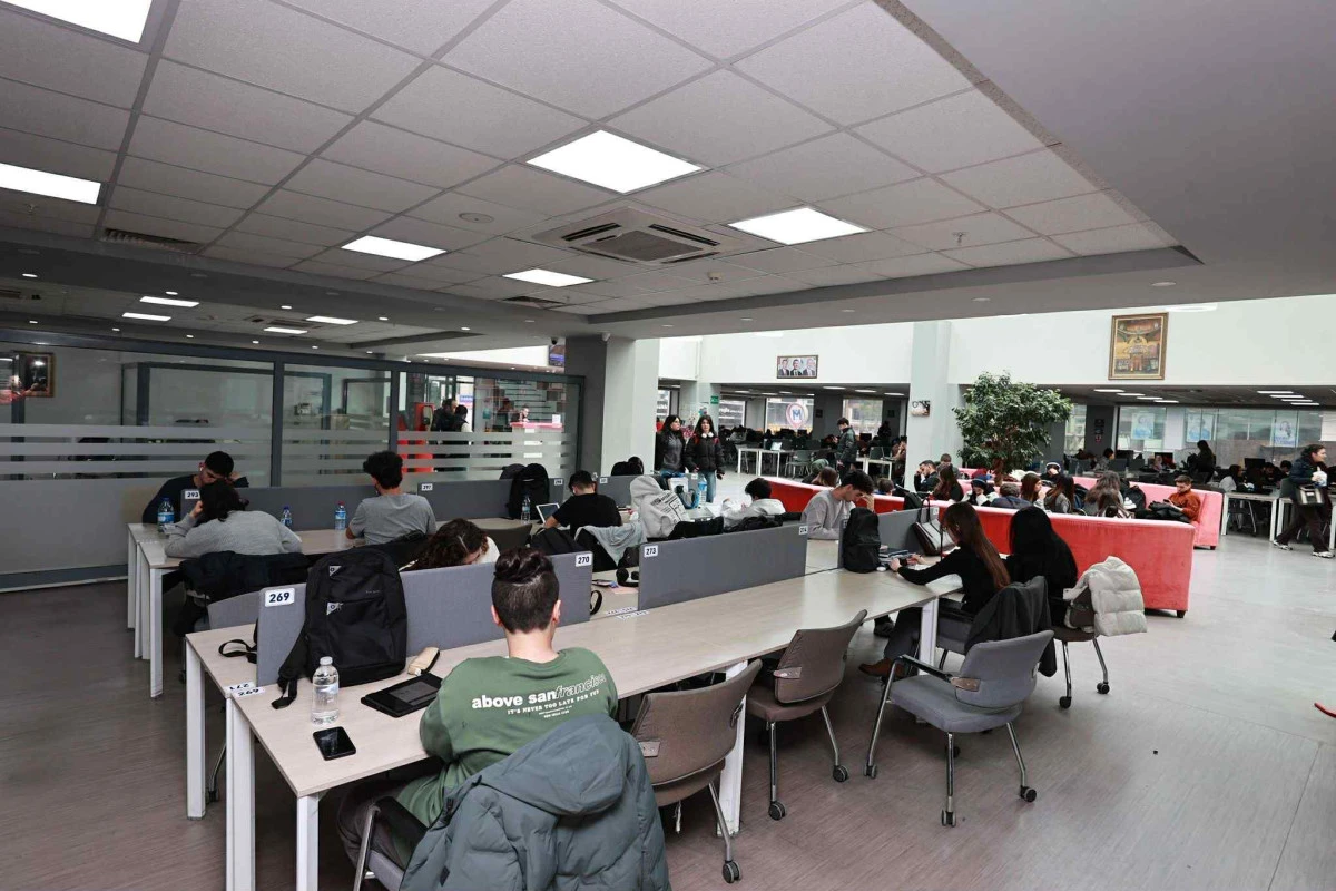 Gebze&rsquo;de Eğitimin Kalbi K&uuml;t&uuml;phanelerde Atıyor: 7 G&uuml;n Kesintisiz Hizmet!