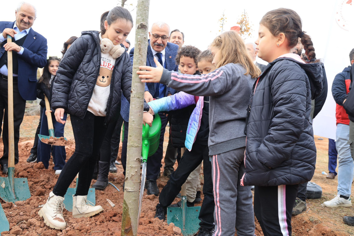 Gebze’de fidanlar toprakla buluştu