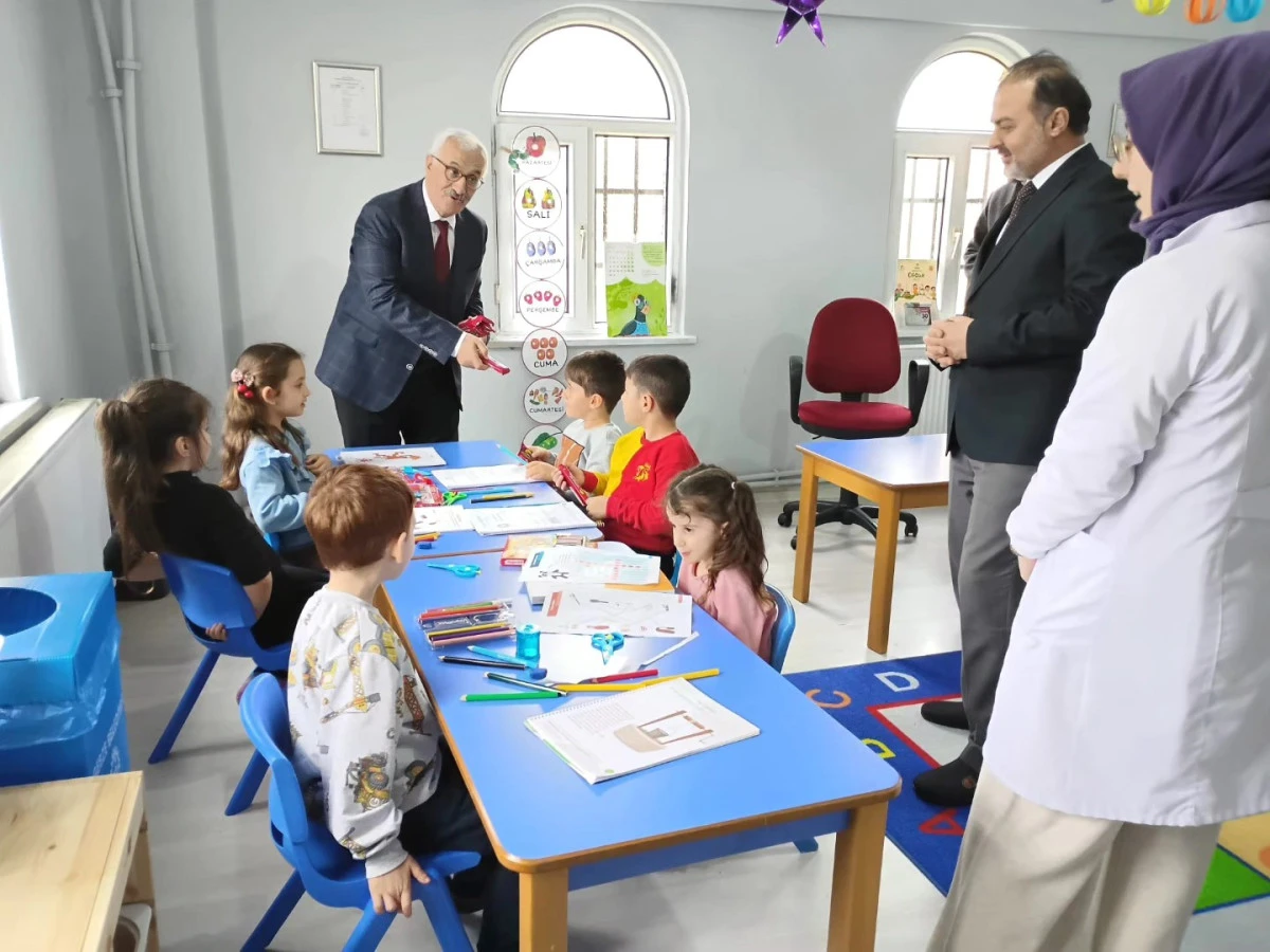 Gebze&rsquo;de Minik Y&uuml;reklere Anlamlı Ziyaret: Kaymakam &Ouml;zyiğit ve M&uuml;ft&uuml; Hamarat &Ouml;ğrencilerle Buluştu