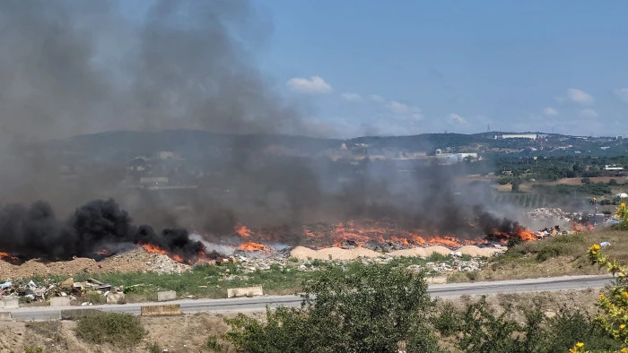 Kirazpınar'da Korkutan Yangın: Mahalleli Yanıt Bekliyor!