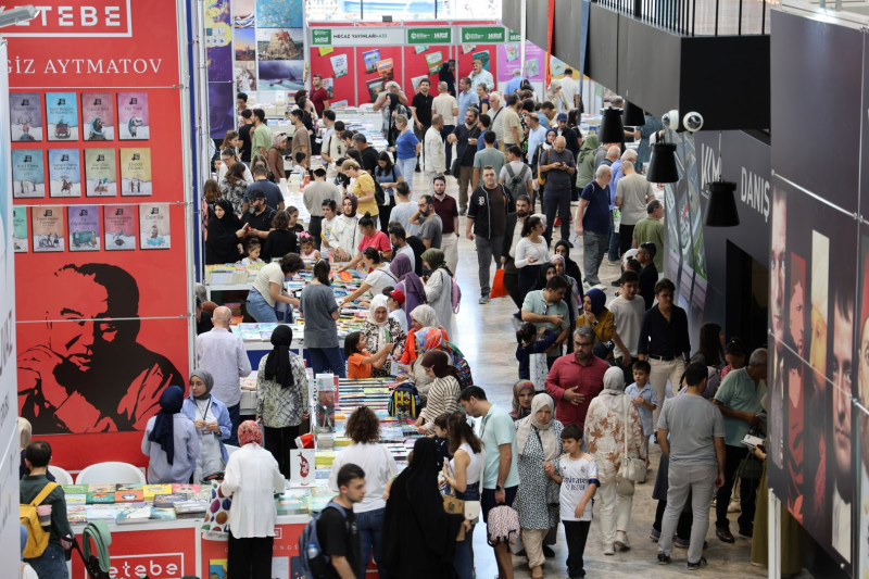 Kitap Fuarına hafta sonunda 282 bin ziyaretçi