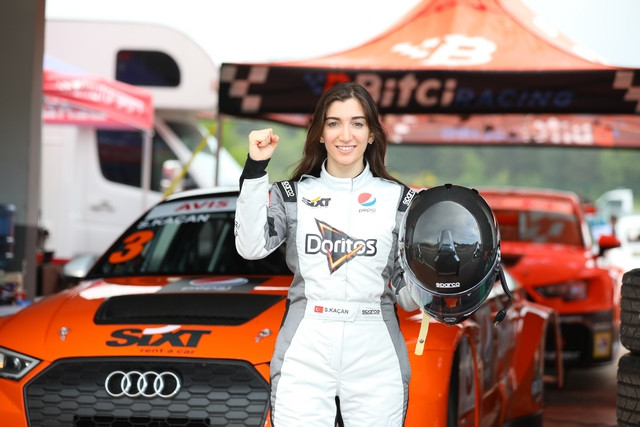 Klasman birinciliği kazanan ilk kadın pilot