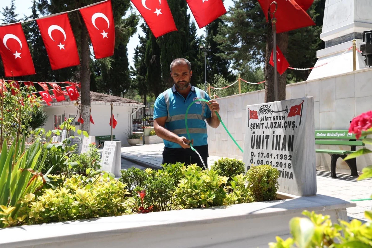 Mezarlık ve Şehitliklerde Kapsamlı Bakım &Ccedil;alışması
